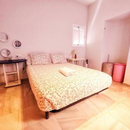 Enjoy Netflix Parking Segun Disponibilidad Apartment Seville Exterior photo